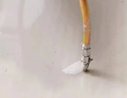银海瓷砖空鼓维修公司专业解答在瓷砖铺贴过程中，如果使用的砂料过粗（如全部使用了粗砂），可能会导致以下问题